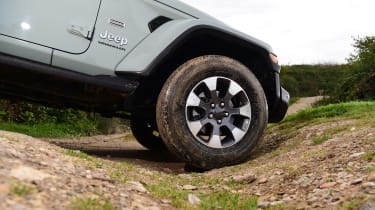 Jeep Wrangler - wheel on slope